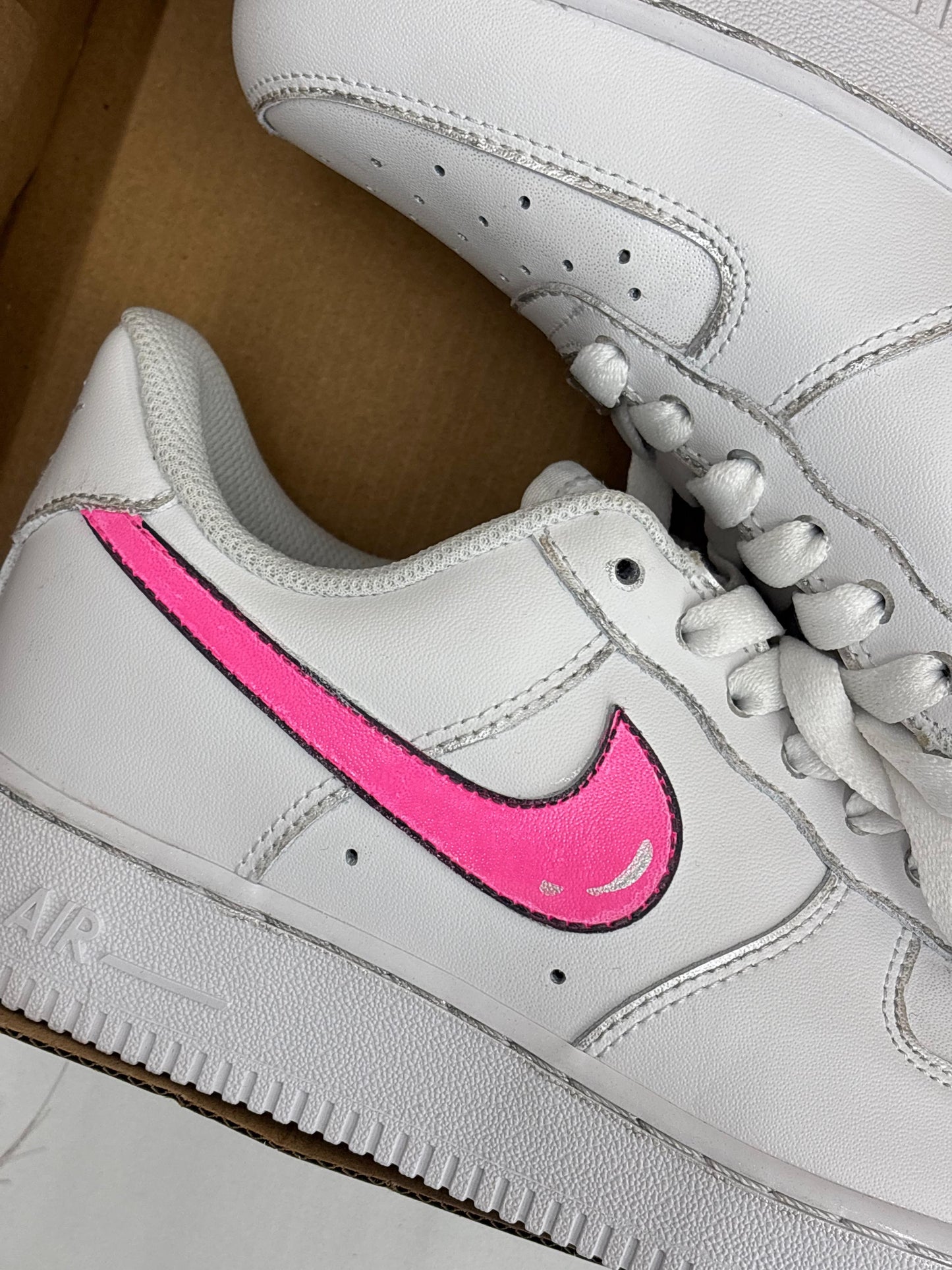 NIKE AIR FORCE 1 CUSTOM PINK SIGN