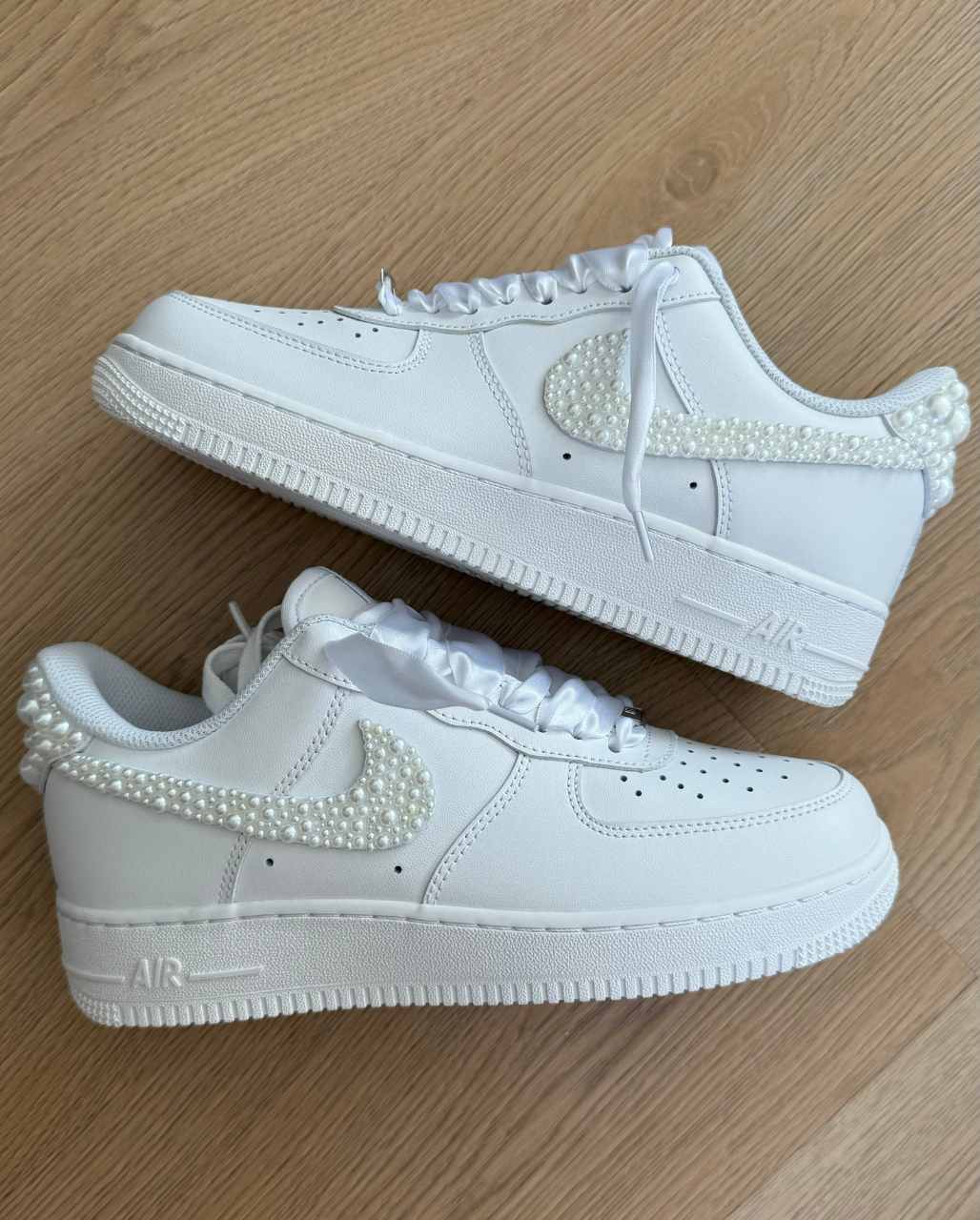 NIKE AIR FORCE 1 CUSTOM PEARLS SWOOSH & BACK
