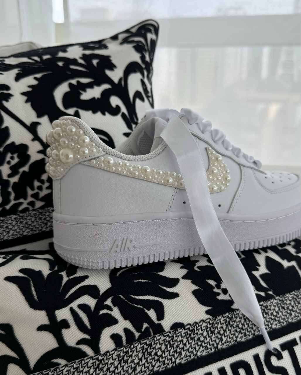 NIKE AIR FORCE 1 CUSTOM PEARLS SWOOSH & BACK