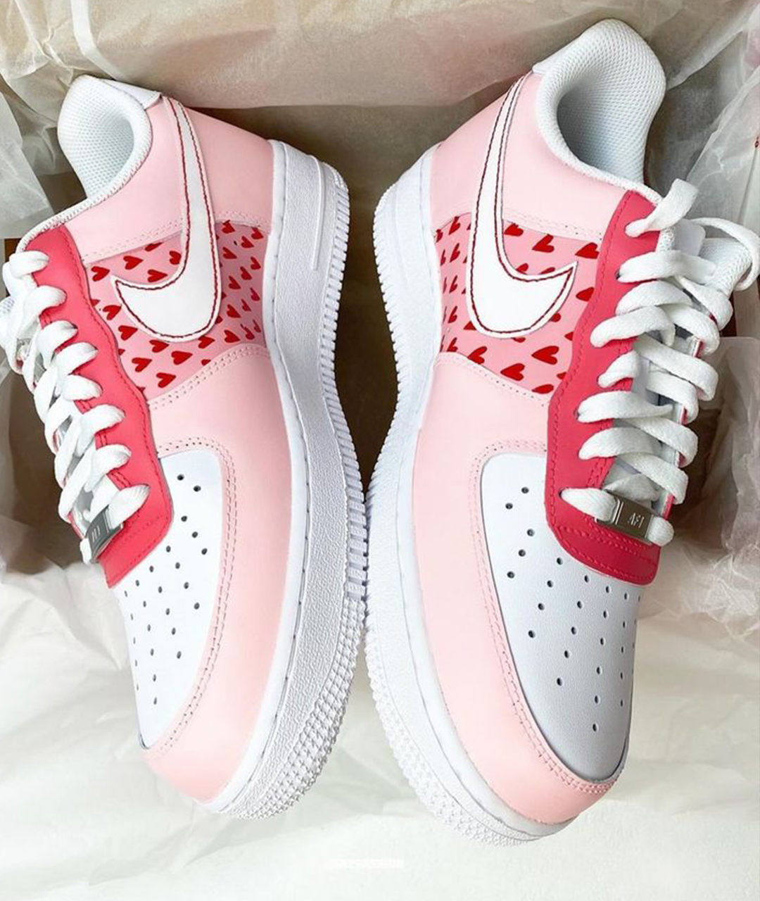 NIKE AIR FORCE 1 CUSTOM RED HEARTS